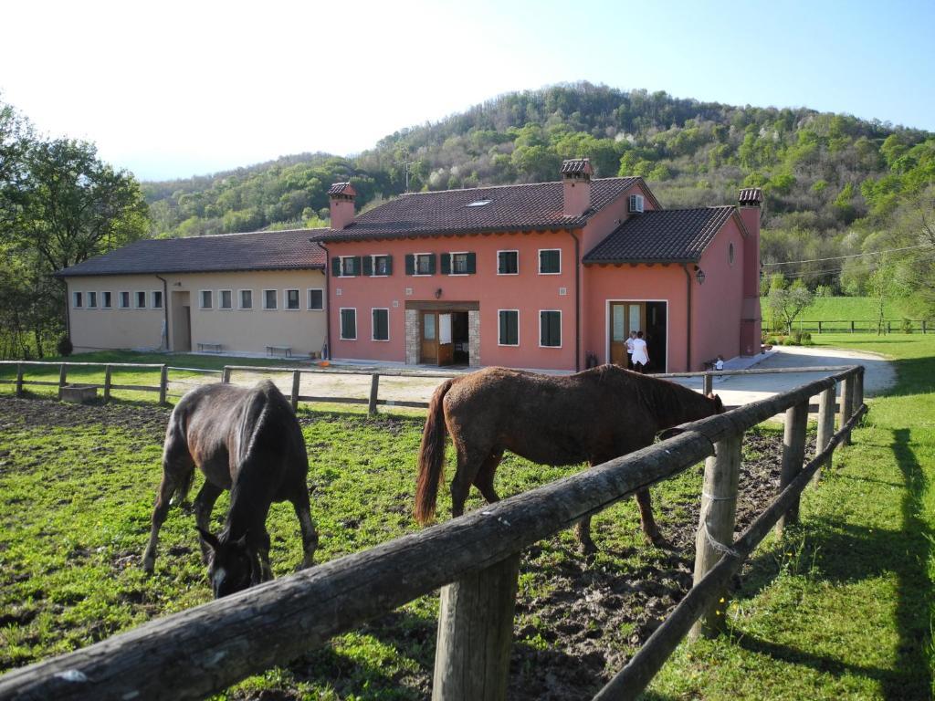 הוילה Castelcucco Agriturismo Cornolere מראה חיצוני תמונה